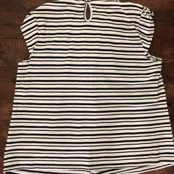 ELLE Cap-Sleeve Blouse - Picture 2 of 6